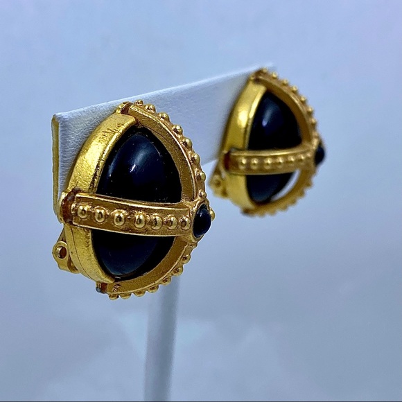 Vintage LINDA LEVINSON Gold And Black Domed Clip Earrings - Picture 2 of 4